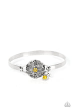 Load image into Gallery viewer, Paparazzi Fleur de Prairie - Yellow Bracelet