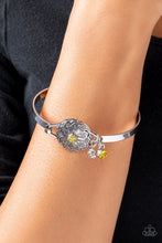 Load image into Gallery viewer, Paparazzi Fleur de Prairie - Yellow Bracelet