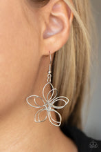 Load image into Gallery viewer, Paparazzi Flower Garden Fashionista - Silver Necklace