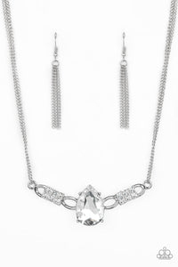 Paparazzi Way The Make An Entrance - Necklace