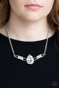 Paparazzi Way The Make An Entrance - Necklace