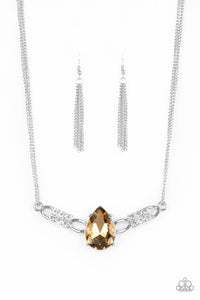 Paparazzi Way The Make An Entrance - Necklace