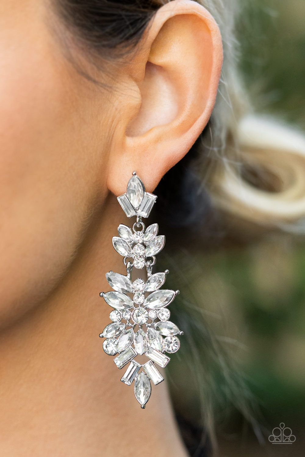 Paparazzi Frozen Fairytale - White Post Earring