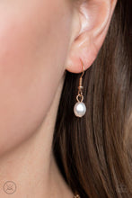 Load image into Gallery viewer, Paparazzi Offshore Oasis - Gold Choker Necklace
