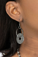 Load image into Gallery viewer, Paparazzi Industrial Envy - Black Necklace
