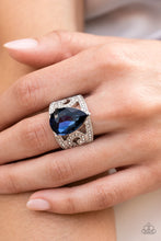 Load image into Gallery viewer, Paparazzi Kinda a Big Deal - Blue Ring
