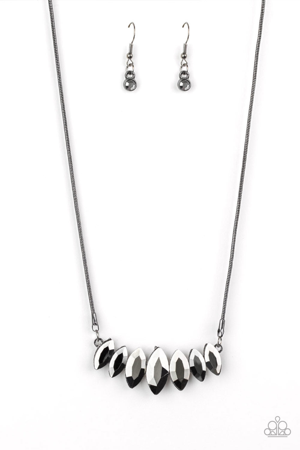 Paparazzi Leading Lady - Black/Brass Necklace