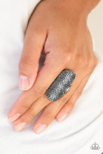 Load image into Gallery viewer, Paparazzi Record-Breaking Ripple - Textured Ring
